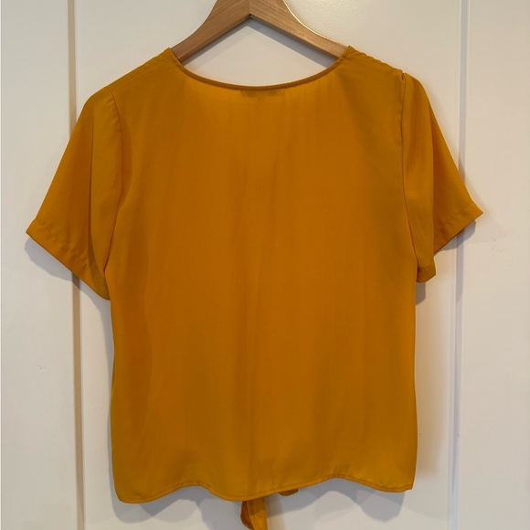 Madewell short sleeve blouse with tie closure at the bottom - Picture 5 of 5